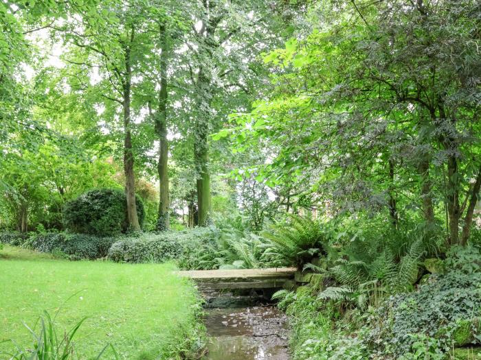 Bay Horse Farm, Skipton, North Yorkshire. Five bedrooms. Semi-detached farmhouse & walking location.