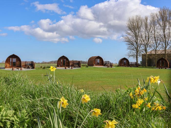 Bouquet near Bridlington, Yorkshire, studio-style, romantic, countryside views, barbecue and parking