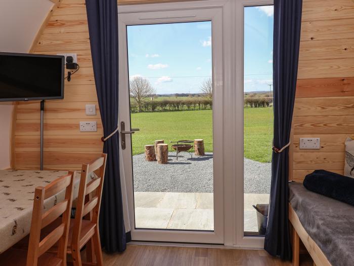 Bevy near Bridlington, Yorkshire, studio-style layout countryside views, barbecue, romantic, parking