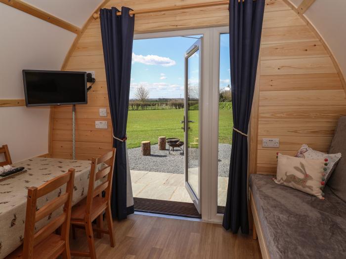 Husk, Bridlington in Yorkshire, romantic, countryside views, studio-style layout, parking, barbecue.