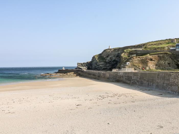 Sandyfeet in Roskear Croft near Camborne, Cornwall sleeping two in one bedroom - two pets, Smart TV.