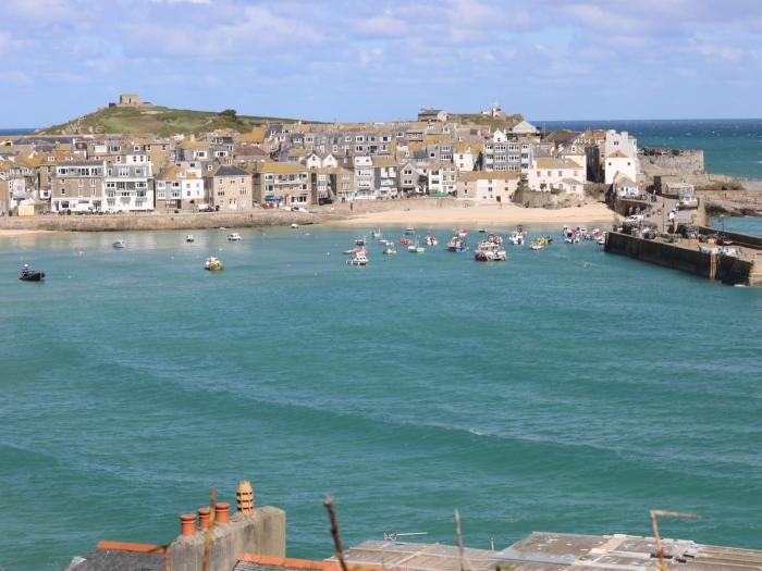 Sandyfeet in Roskear Croft near Camborne, Cornwall sleeping two in one bedroom - two pets, Smart TV.