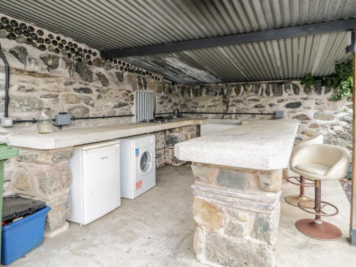 The Cow Shed, Bangor, Gwynedd, North Wales, Rural setting, outdoor kitchen, bath and shower, parking