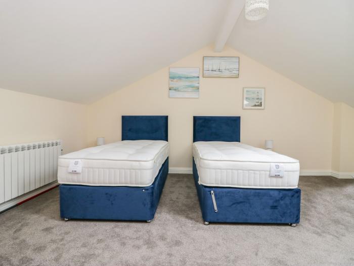 4 Beezon Lodge in Kendal, Cumbria, near a National Park, off-road parking, close to amenities, 4bed.