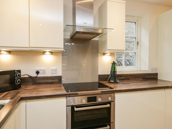 4 Beezon Lodge in Kendal, Cumbria, near a National Park, off-road parking, close to amenities, 4bed.