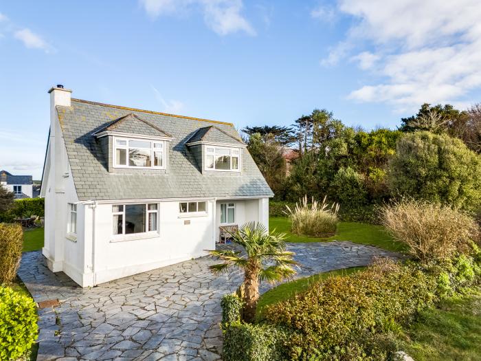 Dolphin's Barn, Trevone in Cornwall, family-friendly, sea views, large, close to beach and amenities