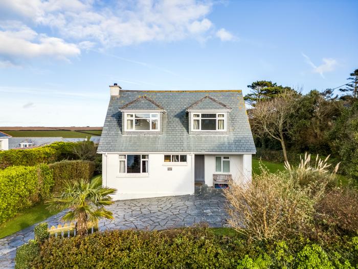 Dolphin's Barn, Trevone in Cornwall, family-friendly, sea views, large, close to beach and amenities