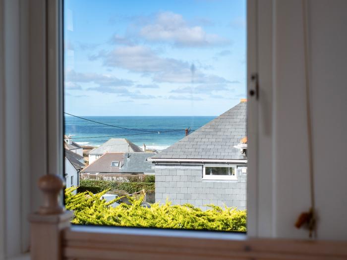 Dolphin's Barn, Trevone in Cornwall, family-friendly, sea views, large, close to beach and amenities