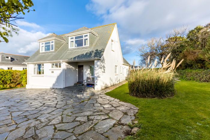 Dolphin's Barn, Trevone in Cornwall, family-friendly, sea views, large, close to beach and amenities