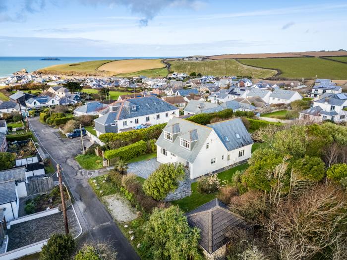 Dolphin's Barn, Trevone in Cornwall, family-friendly, sea views, large, close to beach and amenities