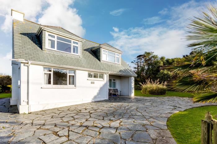 Dolphin's Barn, Trevone in Cornwall, family-friendly, sea views, large, close to beach and amenities