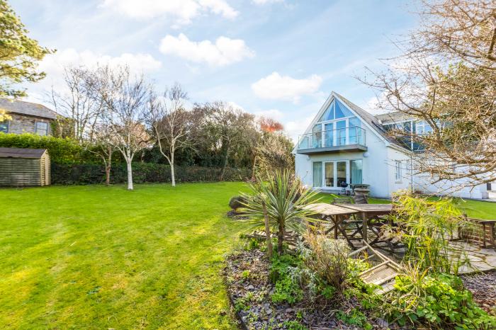 Dolphin's Barn, Trevone in Cornwall, family-friendly, sea views, large, close to beach and amenities