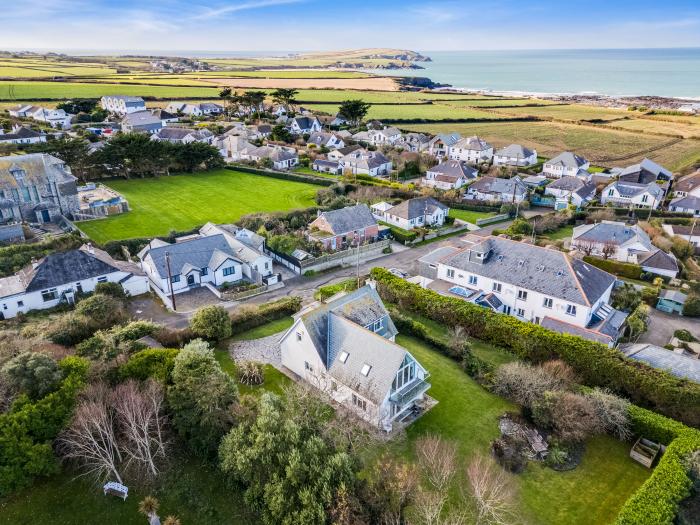 Dolphin's Barn, Trevone in Cornwall, family-friendly, sea views, large, close to beach and amenities