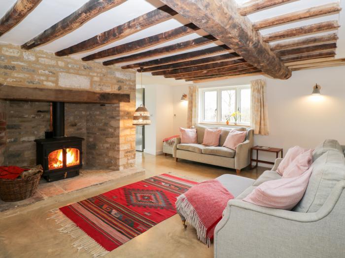 High Cogges Farm Holiday Cottages, Witney, Oxfordshire. Sleeps six guests, accepts two dogs, parking