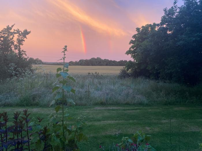 High Cogges Farm Holiday Cottages, Witney, Oxfordshire. Sleeps six guests, accepts two dogs, parking