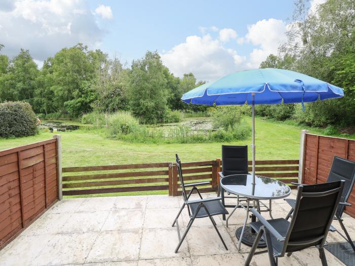 10 Ruston Reaches, East Ruston near Stalham, Norfolk. Smart TV. Countryside views. Wildlife on-site.