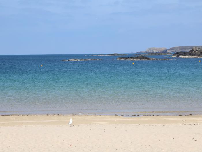 Palma, Trearddur Bay, Anglesey. Off-road parking. Dog-friendly. Enclosed garden. Near an AONB. 3bed.