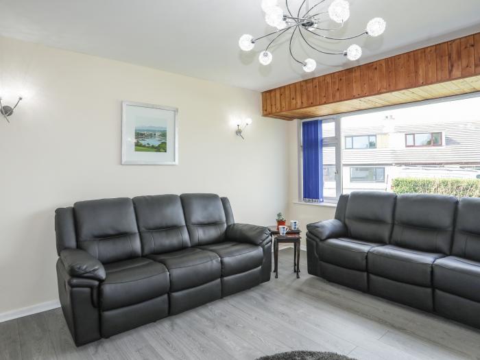 Palma, Trearddur Bay, Anglesey. Off-road parking. Dog-friendly. Enclosed garden. Near an AONB. 3bed.