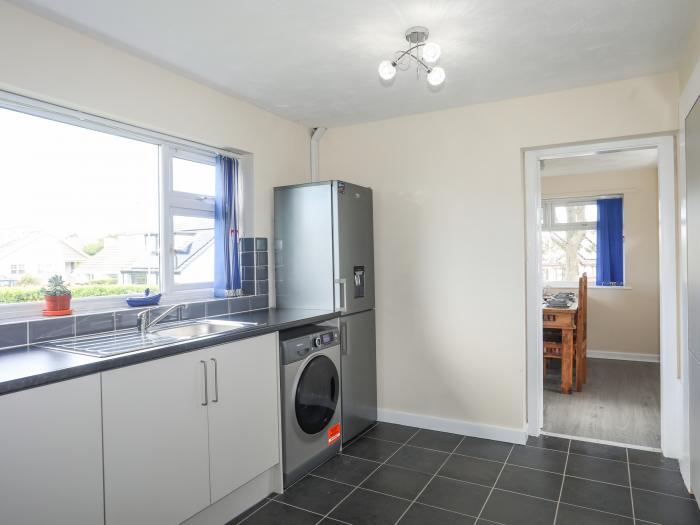 Palma, Trearddur Bay, Anglesey. Off-road parking. Dog-friendly. Enclosed garden. Near an AONB. 3bed.