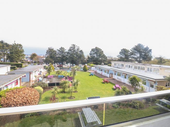 Sunny View in Dawlish Warren, Devon, open-plan living space, close to beach and local shops, parking