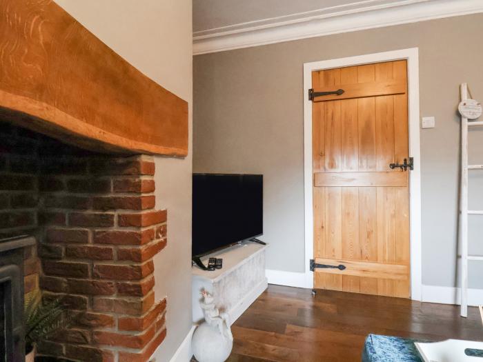 Sailors Cottage, Whitby, North Yorkshire, close to beach and local amenities, gas flame-effect stove