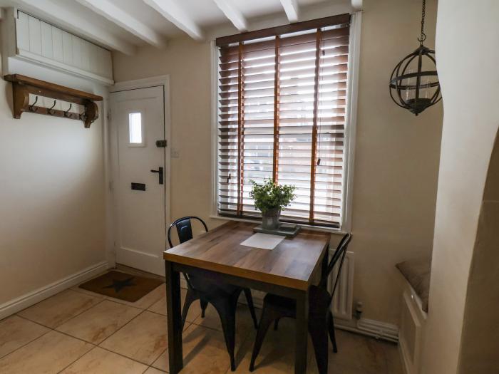 Sailors Cottage, Whitby, North Yorkshire, close to beach and local amenities, gas flame-effect stove