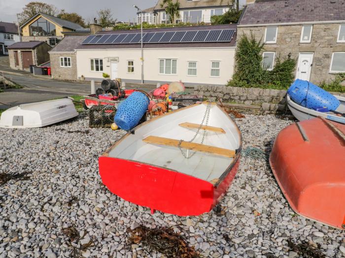 The Cottage at Cromlech Manor Farm, Llanfair-Mathafarn-Eithaf near Benllech, Anglesey. Dog-friendly.