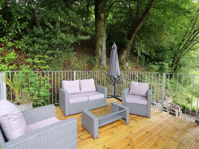 Loft apartment, Llandysul, Sir Gaerfyrddin, Wales. TV. WIFI. Garden. Off-road parking. Close to pub.