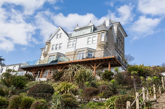 The Tower, 5 Corisande Manor, Newquay, Cornwall, private balcony, off-road parking, pretty sea view