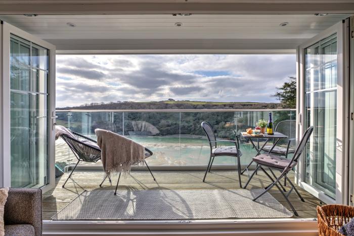 The Tower, 5 Corisande Manor, Newquay, Cornwall, private balcony, off-road parking, pretty sea view