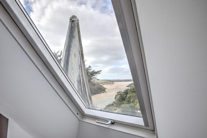 The Tower, 5 Corisande Manor, Newquay, Cornwall, private balcony, off-road parking, pretty sea view