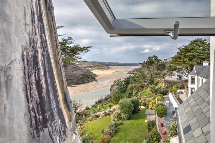 The Tower, 5 Corisande Manor, Newquay, Cornwall, private balcony, off-road parking, pretty sea view