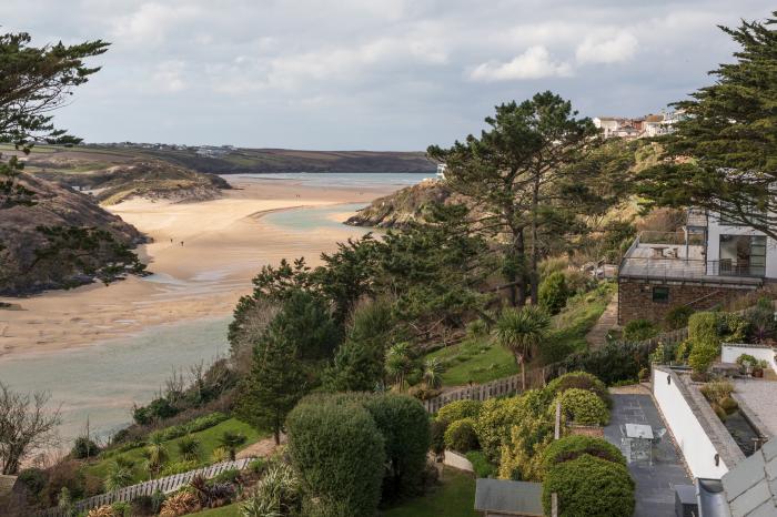 The Tower, 5 Corisande Manor, Newquay, Cornwall, private balcony, off-road parking, pretty sea view