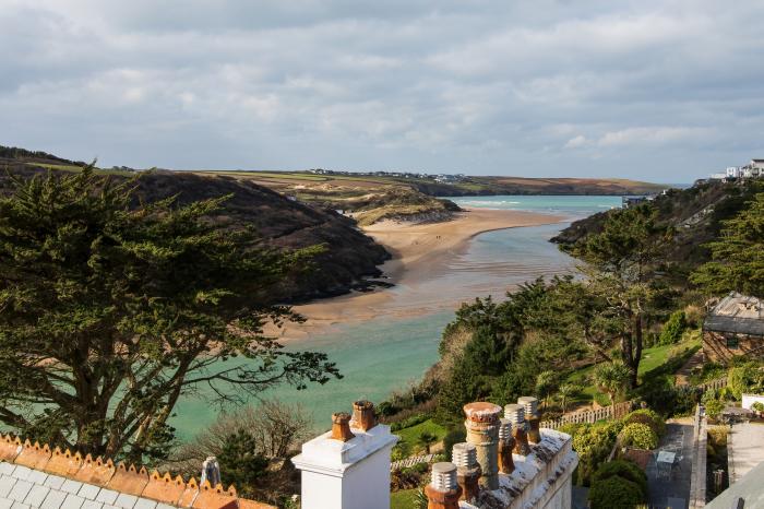 The Tower, 5 Corisande Manor, Newquay, Cornwall, private balcony, off-road parking, pretty sea view