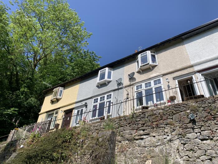 3 Charnwood Terrace, Commonwood, Matlock Bath near Matlock. Countryside views. Woodburning stove. TV