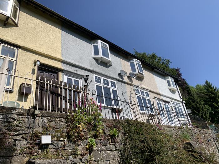 3 Charnwood Terrace, Commonwood, Matlock Bath near Matlock. Countryside views. Woodburning stove. TV