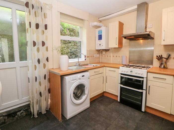 3 Charnwood Terrace, Commonwood, Matlock Bath near Matlock. Countryside views. Woodburning stove. TV