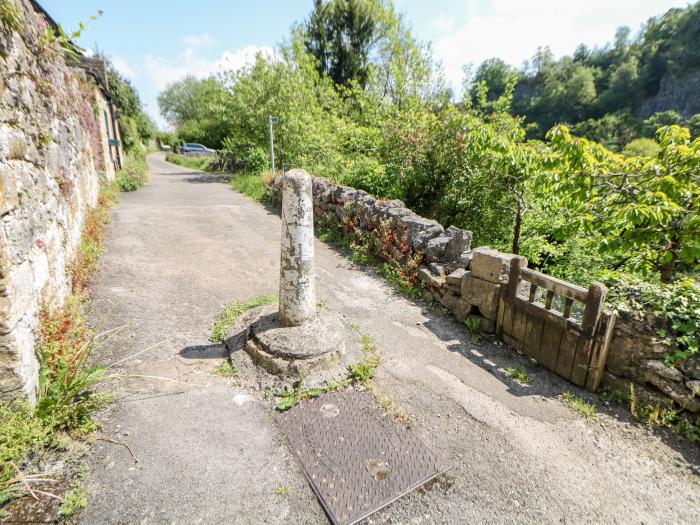 3 Charnwood Terrace, Commonwood, Matlock Bath near Matlock. Countryside views. Woodburning stove. TV