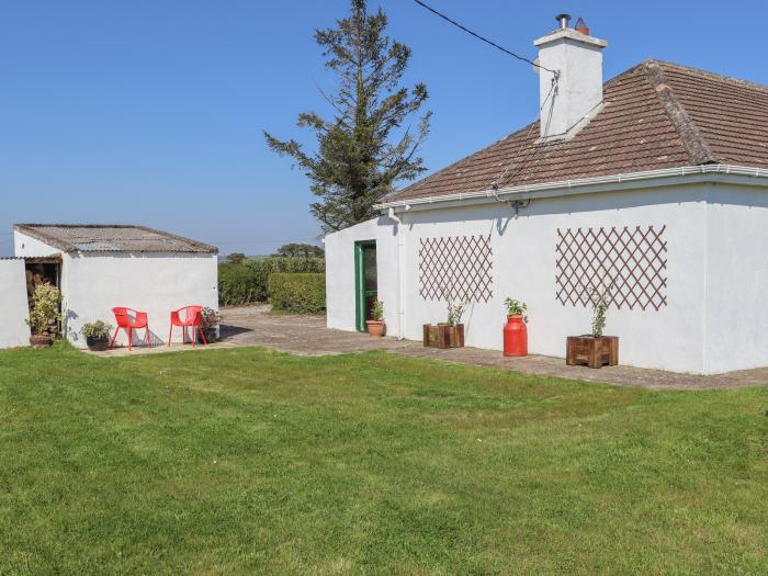 Kevin's Cottage, Ballymacoda County Cork, off-road parking, single-storey, 2 bed, close to amenities