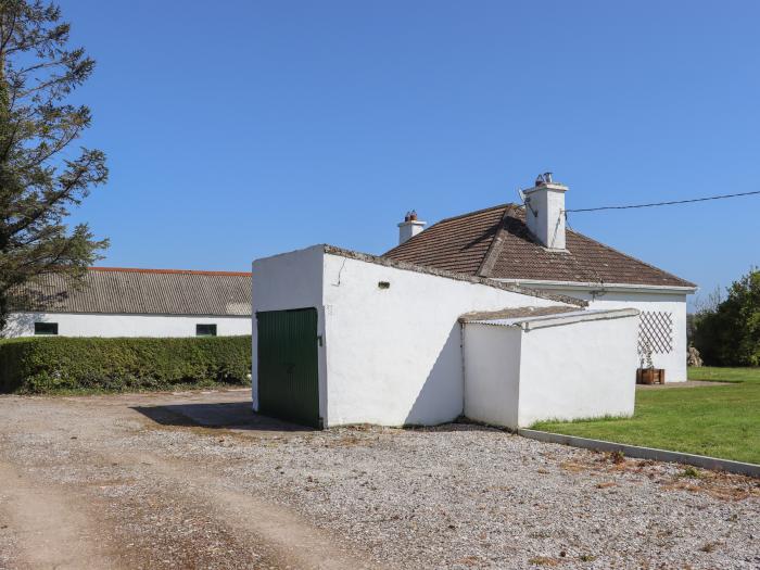 Kevin's Cottage, Ballymacoda County Cork, off-road parking, single-storey, 2 bed, close to amenities