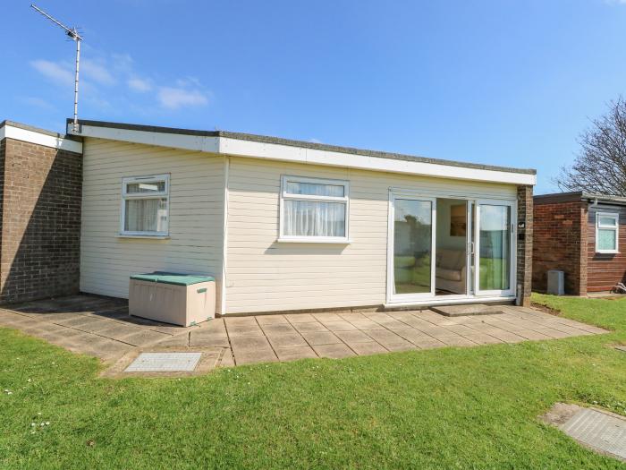 154, Winterton-On-Sea, Norfolk, East Anglia. Pet-friendly, off-road parking, close to a beach, shop.