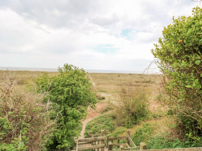 154, Winterton-On-Sea, Norfolk, East Anglia. Pet-friendly, off-road parking, close to a beach, shop.