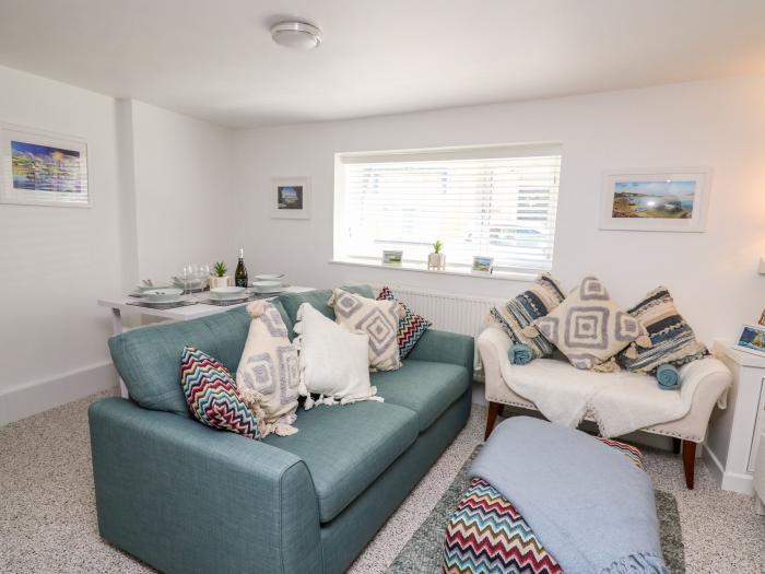 Lane Cottage in Cardigan, Ceredigion. Four-bedroom home near amenities, attractions and beach. Pets.