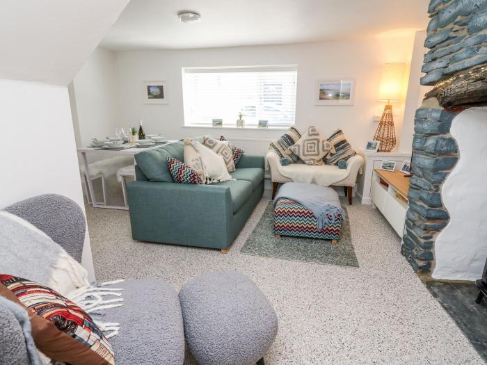 Lane Cottage in Cardigan, Ceredigion. Four-bedroom home near amenities, attractions and beach. Pets.