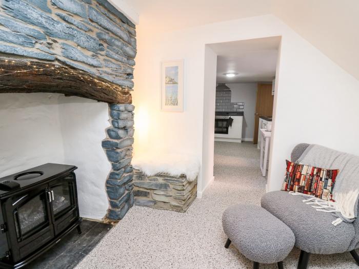 Lane Cottage in Cardigan, Ceredigion. Four-bedroom home near amenities, attractions and beach. Pets.