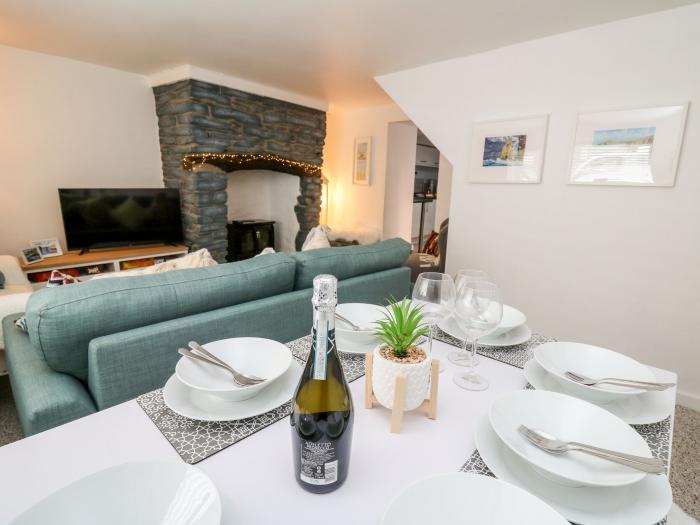 Lane Cottage in Cardigan, Ceredigion. Four-bedroom home near amenities, attractions and beach. Pets.