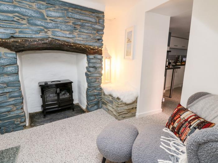 Lane Cottage in Cardigan, Ceredigion. Four-bedroom home near amenities, attractions and beach. Pets.