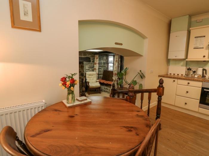 The Searle, Nantmel, Wales, hot tub, off-road parking, pet-friendly, electric fire, enclosed garden