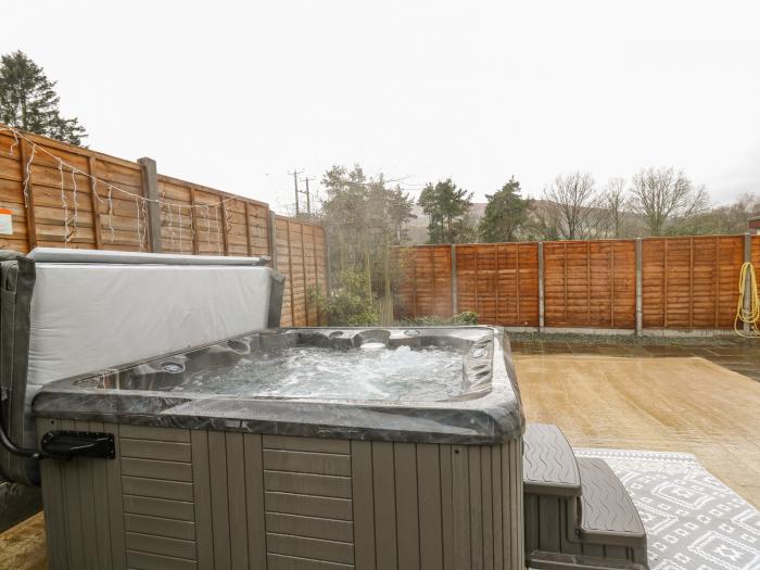 The Searle, Nantmel, Wales, hot tub, off-road parking, pet-friendly, electric fire, enclosed garden