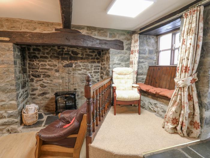 The Searle, Nantmel, Wales, hot tub, off-road parking, pet-friendly, electric fire, enclosed garden